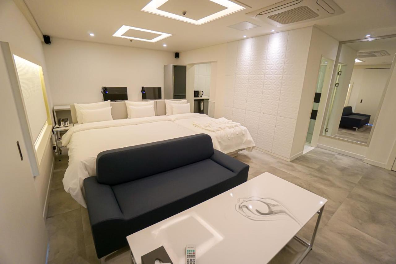 Ekklim Classic Hotel Pyeongtaek Extérieur photo